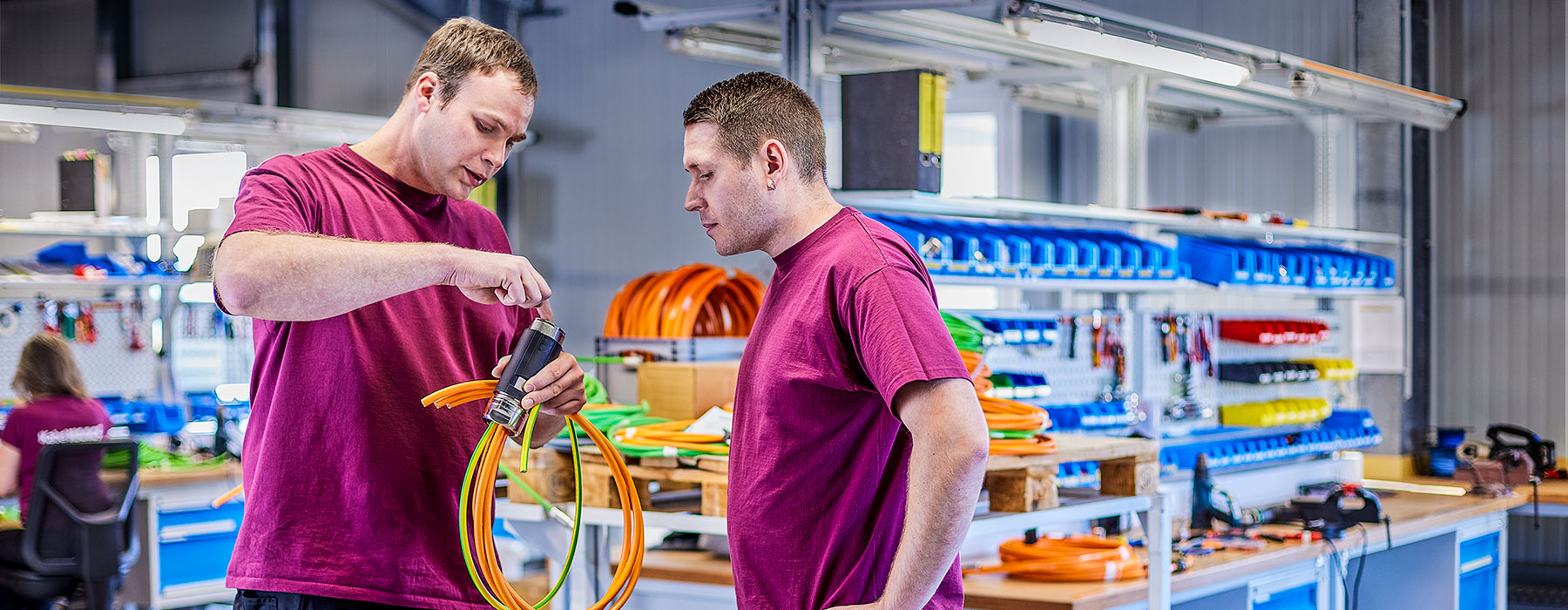 Maschinelle Kabelkonfektion bei Kabel Haag — Partnerfertigung für EVO Electronic